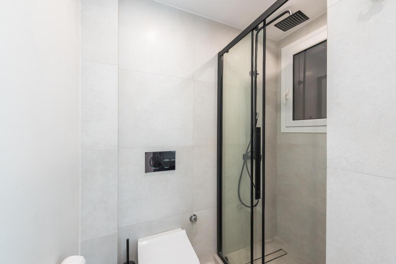 Petraki 1bdr With Balcony 1 Min From Ermou Str Athens