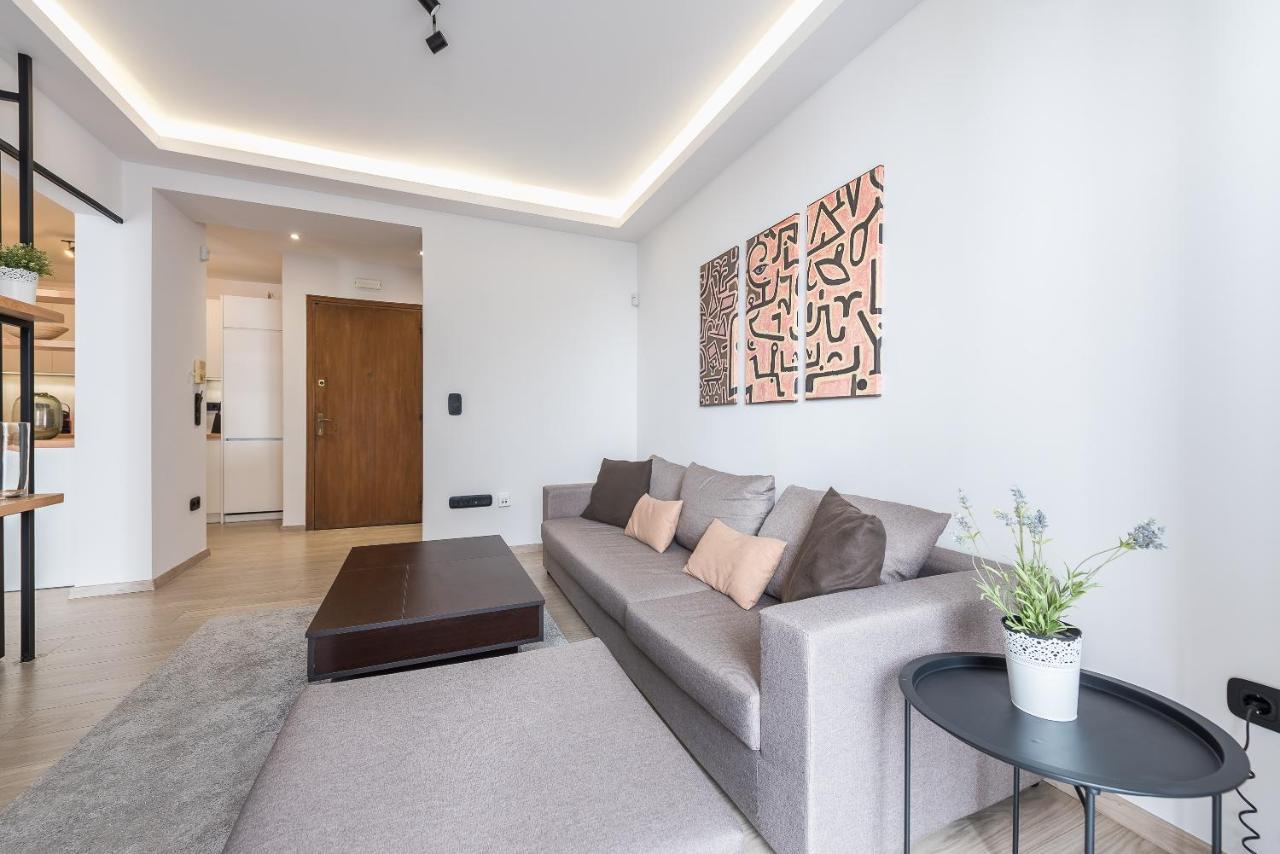 Petraki 1bdr With Balcony 1 Min From Ermou Str * Athens