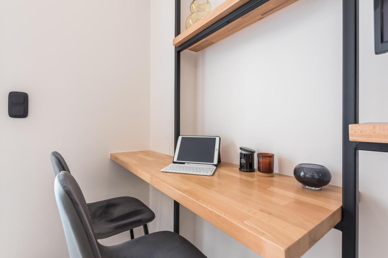 Petraki 1bdr With Balcony 1 Min From Ermou Str Appartement
