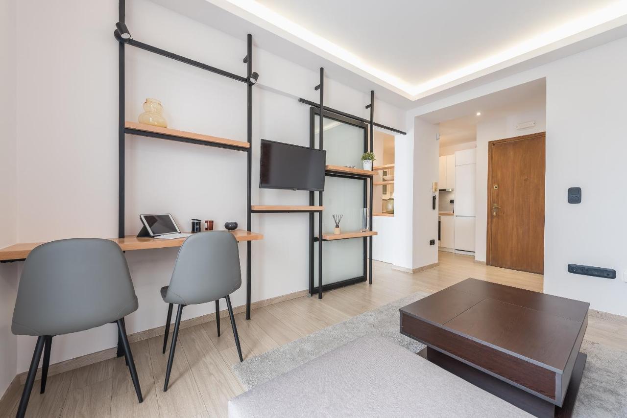 Petraki 1bdr With Balcony 1 Min From Ermou Str * Athens