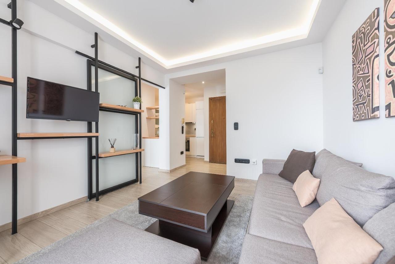 Petraki 1bdr With Balcony 1 Min From Ermou Str * Athene